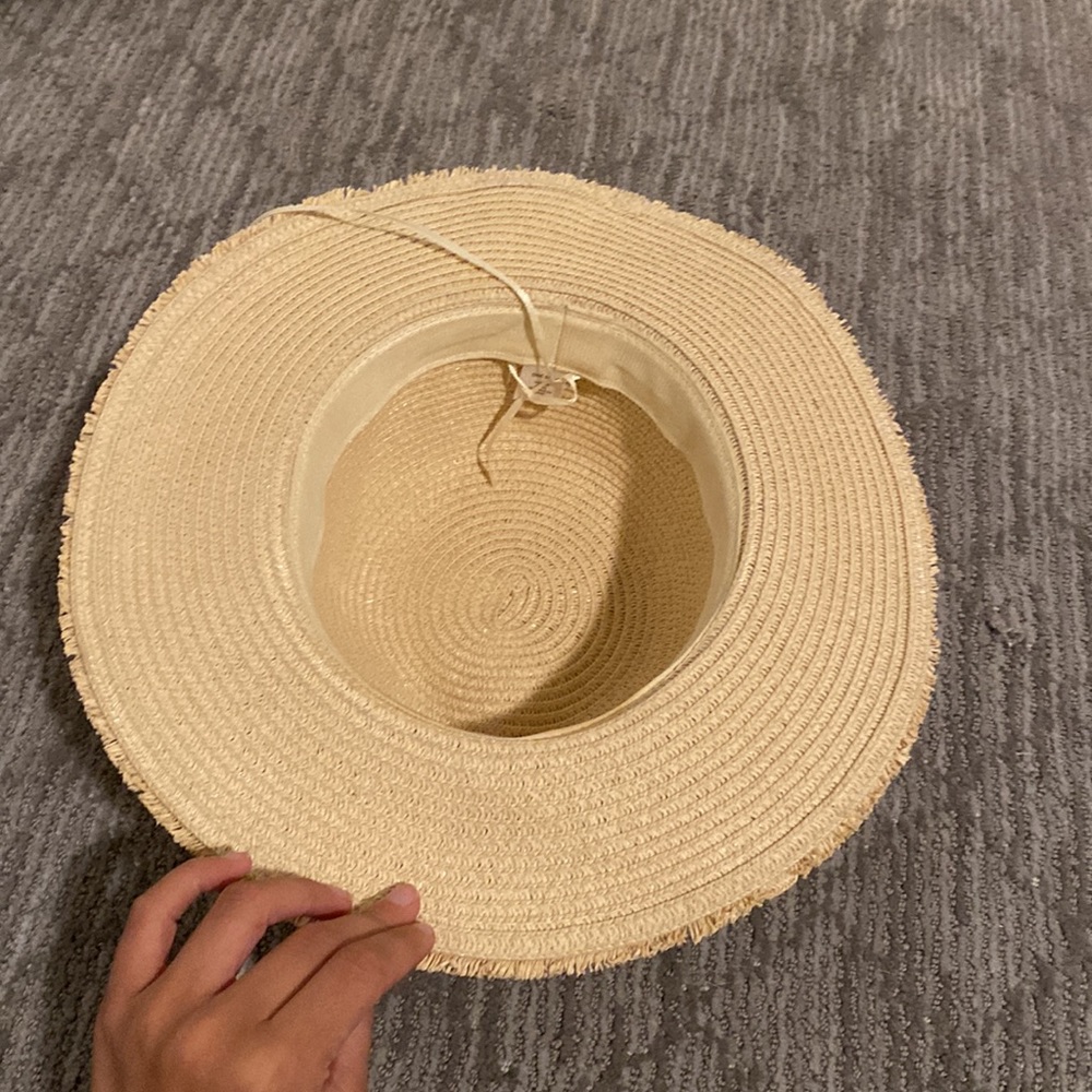Adjustable straw hat - Picture 2 of 2